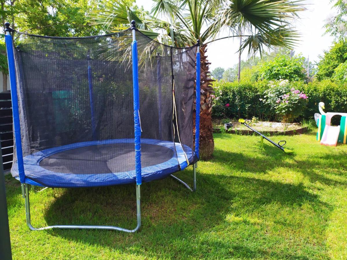 Noufara Apartments Nea Mesagkala Luaran gambar