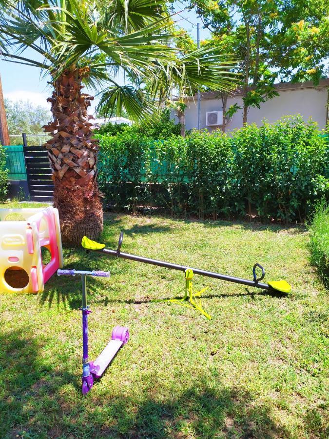 Noufara Apartments Nea Mesagkala Luaran gambar