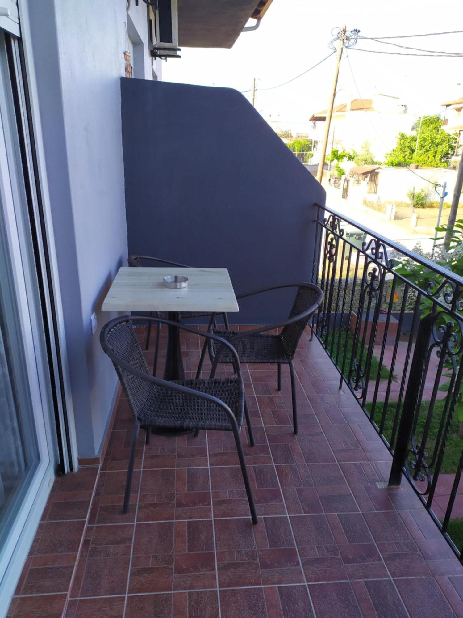 Noufara Apartments Nea Mesagkala Bilik gambar