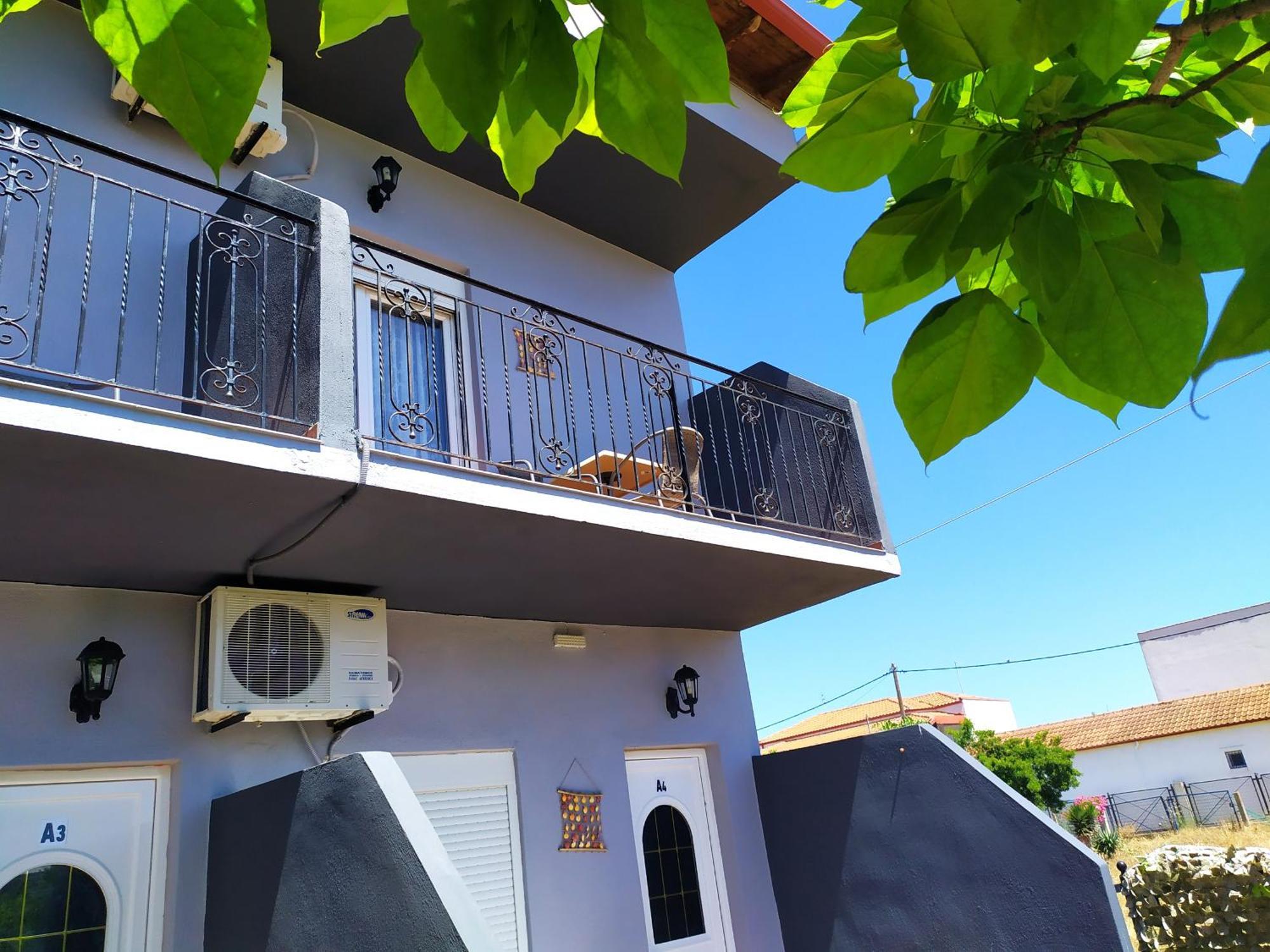 Noufara Apartments Nea Mesagkala Bilik gambar