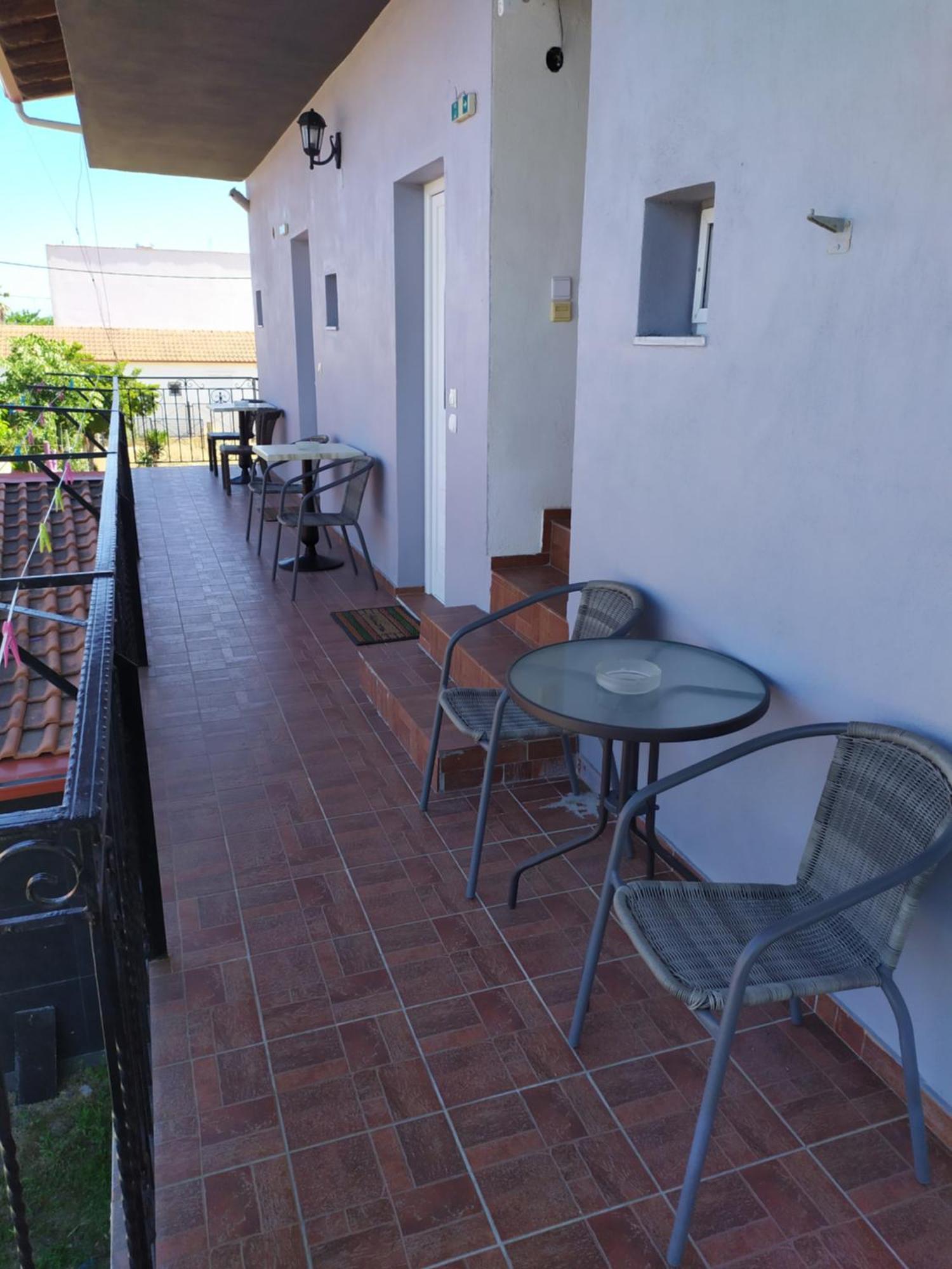 Noufara Apartments Nea Mesagkala Bilik gambar