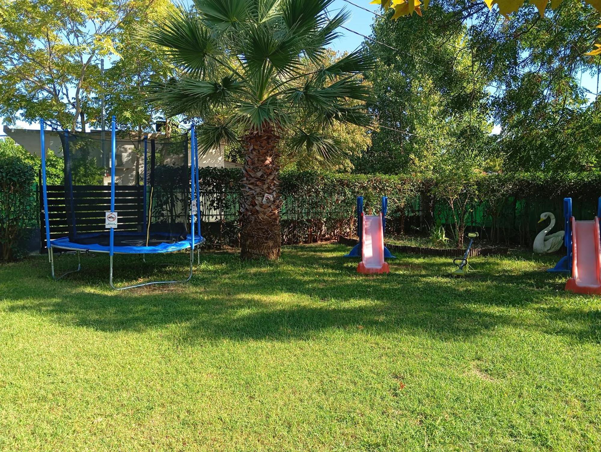 Noufara Apartments Nea Mesagkala Luaran gambar