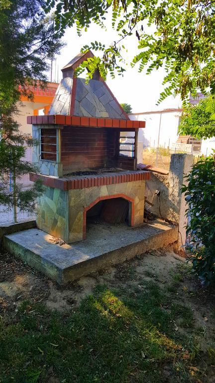 Noufara Apartments Nea Mesagkala Luaran gambar